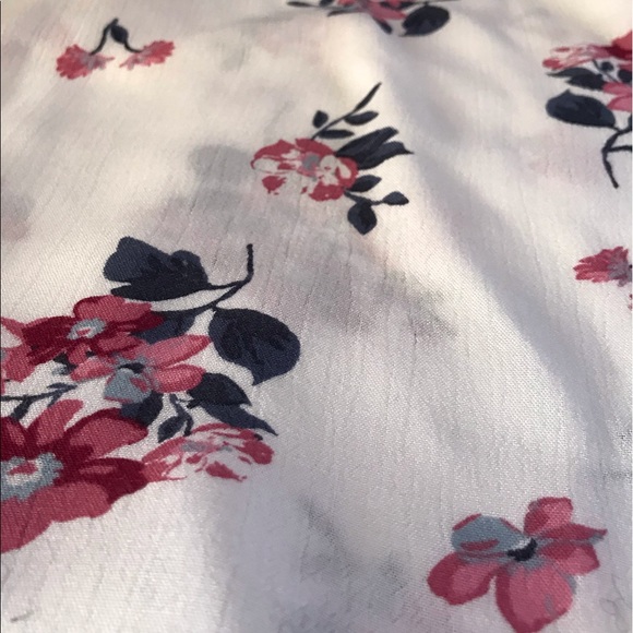 White blouse - Picture 4 of 4